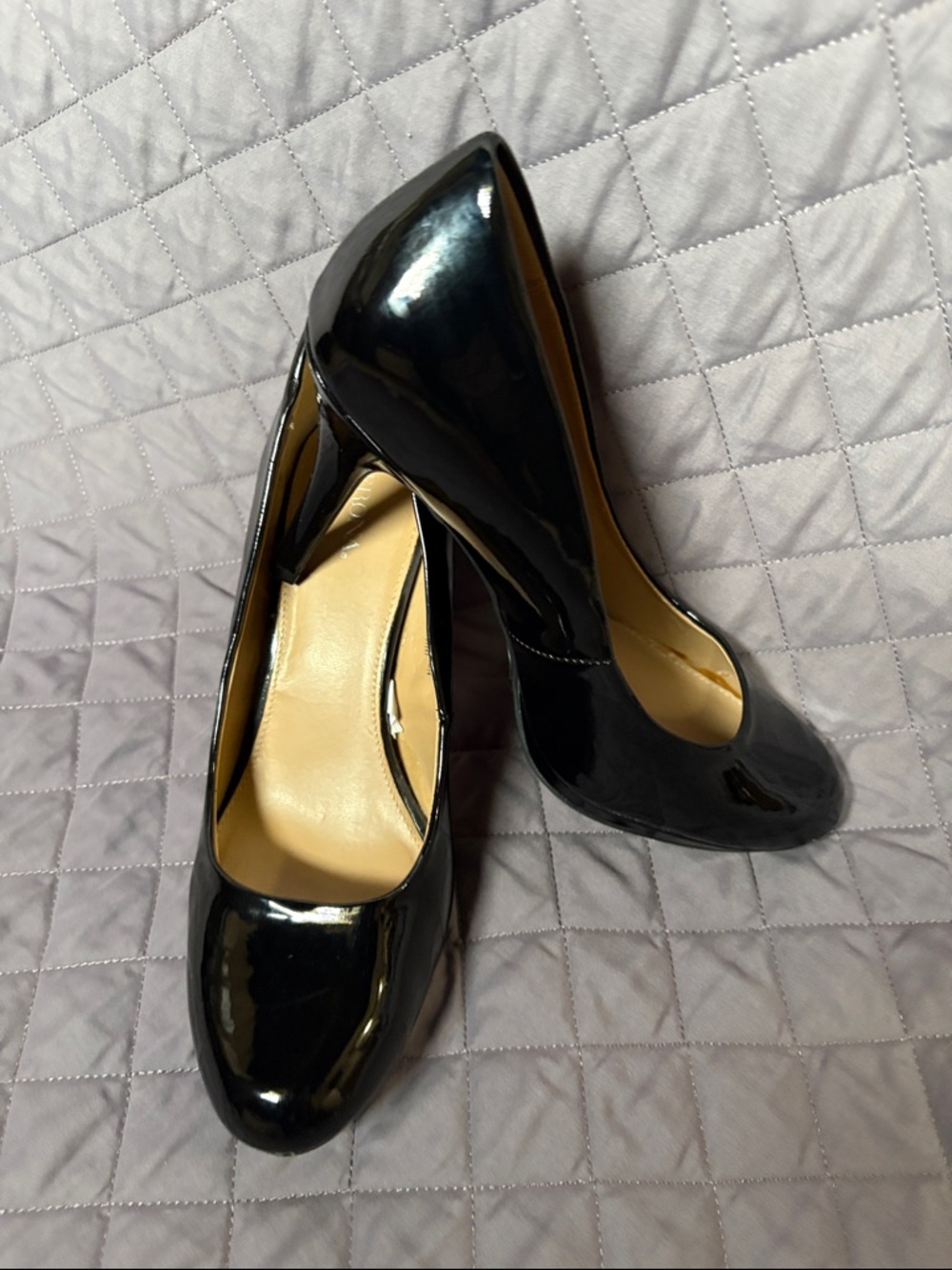 Classic Black Patent Women’s High Stiletto Heel Pumps- Women's Size 7 LIKE NEW